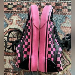 Kids Vans 2.5 pink & Black gently used skater shoes